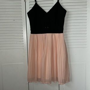 Material girl  dr3ss black peach color  size L